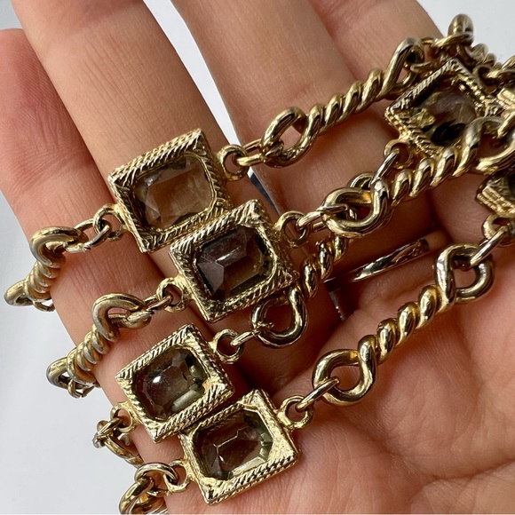 Magnificent vintage gold tone chain necklace with crystal embellishments 34” - Picture 4 of 11